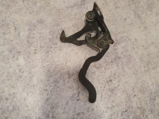 захватный крюк капота BMW 5 серия E39 [рестайлинг] 2002, 3.0 л., дизель, АКПП, серебристый металлик, универсал, правый руль