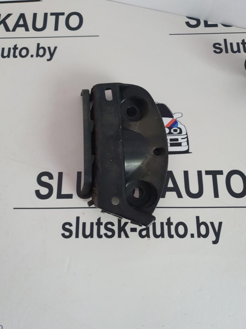 кронштейн (крепление) BMW 3 серия E90/E91/E92/E93 2006, 1.8 л., бензин, МКПП, серебристый металлик, седан, правый руль - фото №1