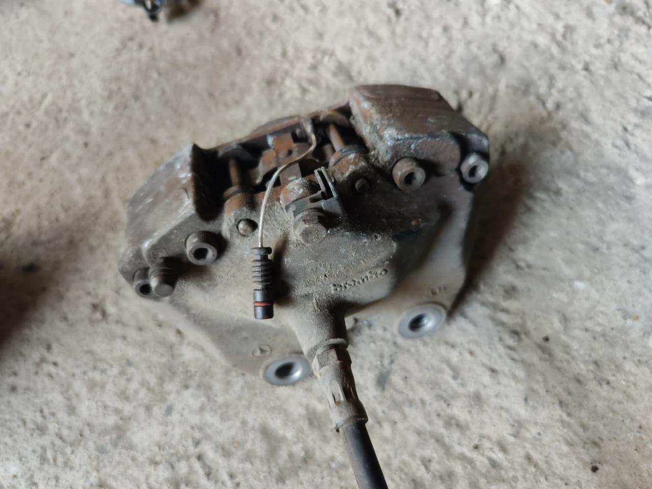 суппорт задний правый Mercedes-Benz S-Класс W220 2000, 3.2 л., CDi, дизель - фото №1