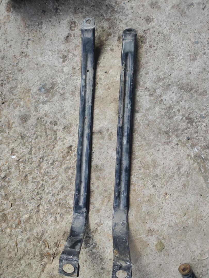 крепление бака топливного Mercedes-Benz C-Класс W202/S202 W202 1994, 2.0 л., дизель, 5МКПП, белый, седан - фото №1