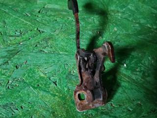 захватный крюк капота BMW 5 серия E39 [рестайлинг] E39 2001, 2.5 л., бензин, МКПП, зелёный, универсал, задний привод