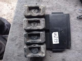 опора под домкрат (поддомкратная подушка) Mercedes-Benz CLS-Класс C219 W219 2006, 3.0 л., дизель, АКПП, серый, купе