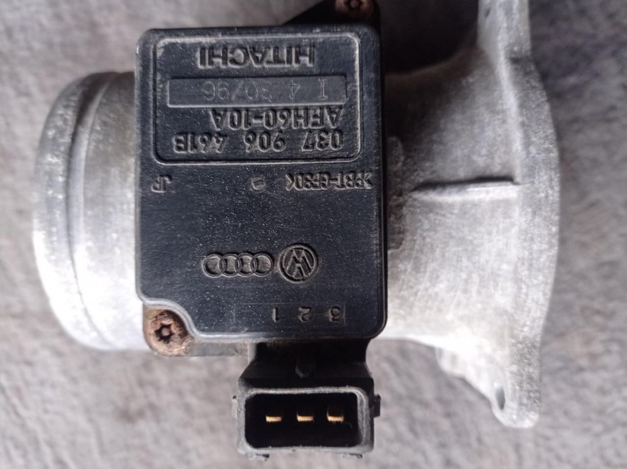 расходомер воздуха Volkswagen Golf 3 поколение 1997, 2.0 л., бензин - фото №1