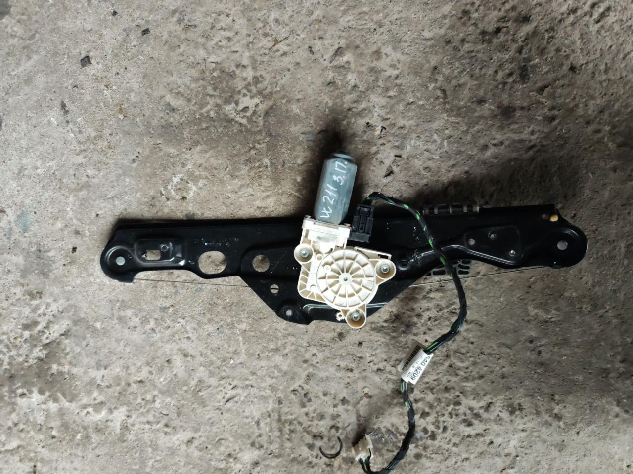 стеклоподъемник электрический задний правый Mercedes-Benz E-Класс W211/S211 2005, 2.7 л., дизель, АКПП, серебристый металлик, седан - фото №1
