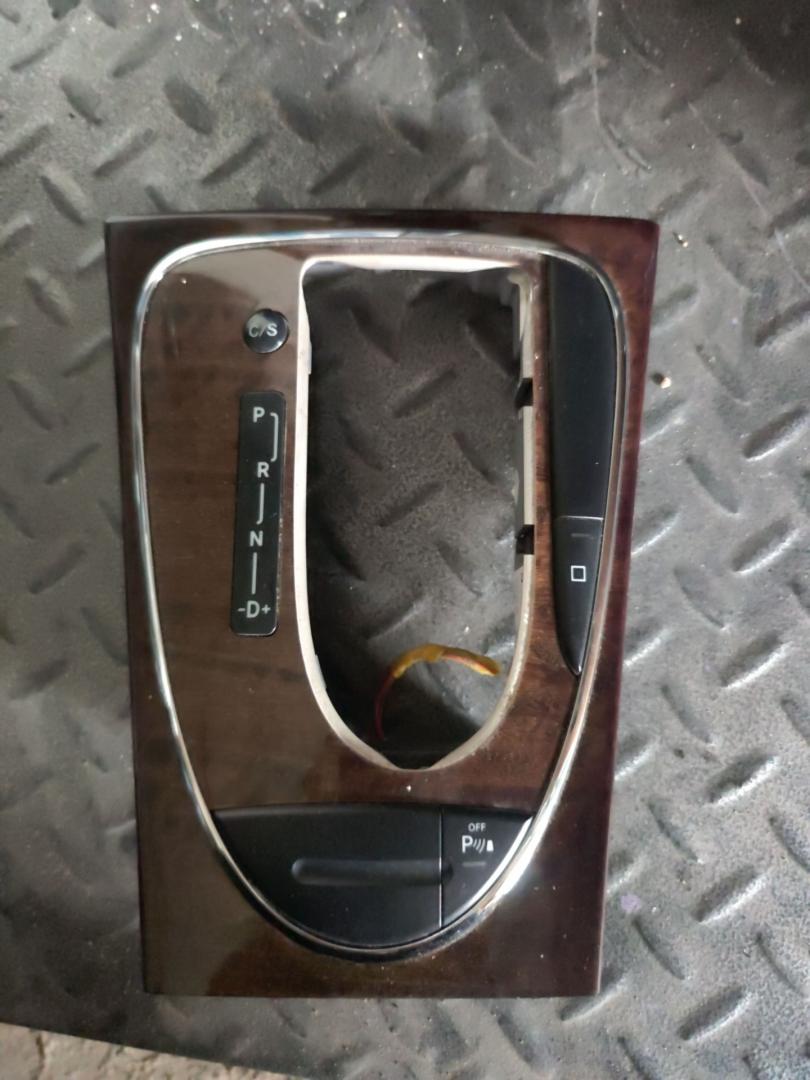 накладка на торпедо (консоль) Mercedes-Benz E-Класс W211/S211 S211 2004, 2.7 л., дизель, АКПП, серо-синий, универсал, задний привод - фото №1