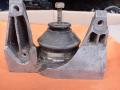 подушка крепления двигателя Audi A6 4A/C4 1994 - фото №2