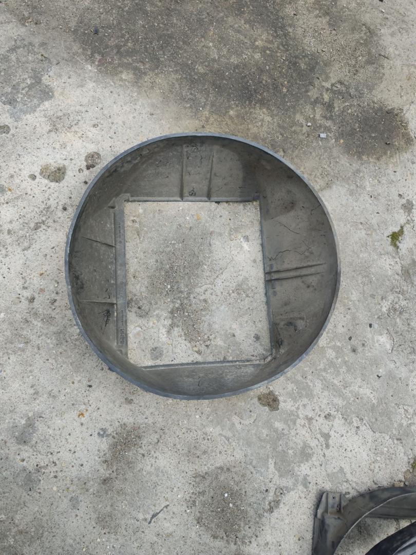 диффузор вентилятора Mercedes-Benz E-Класс 1 поколение 1989, 2.3 л., i, бензин - фото №1