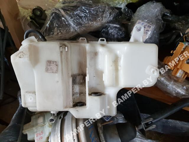 бачок омывателя BMW 7 серия E65/E66/E67 2004, 4.4 л., бензин - фото №1