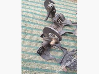 захватный крюк капота Mercedes-Benz E-Класс W210/S210 [рестайлинг] 2000