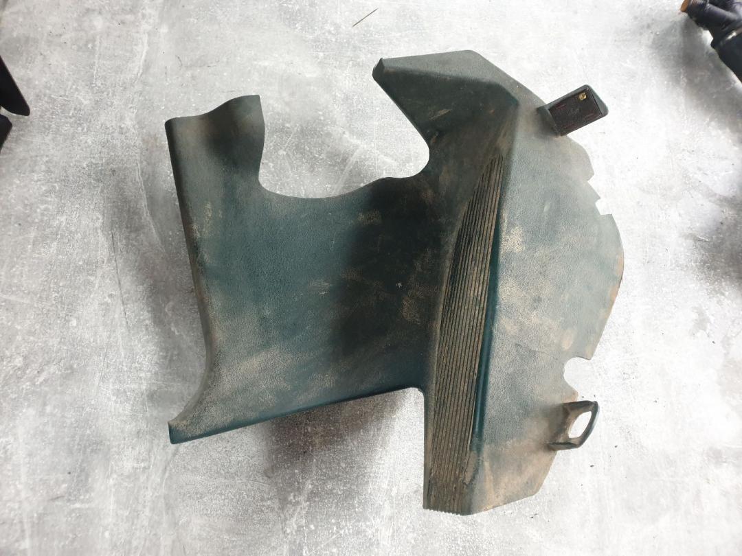 Опорная площадка для ног Mercedes-Benz E-Класс 1 поколение 1988 - фото №1