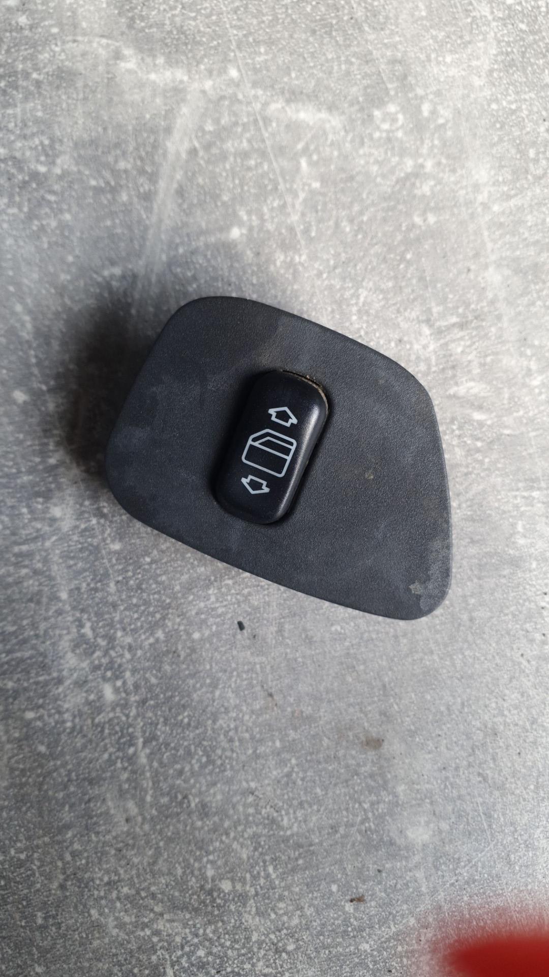кнопка стеклоподъемника двери Mercedes-Benz E-Класс W210/S210 1997, 3.0 л., TD, дизель, АКПП, седан - фото №1