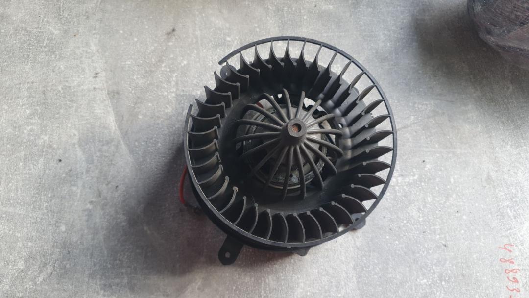 моторчик печки Mercedes-Benz E-Класс W210/S210 1997 - фото №1