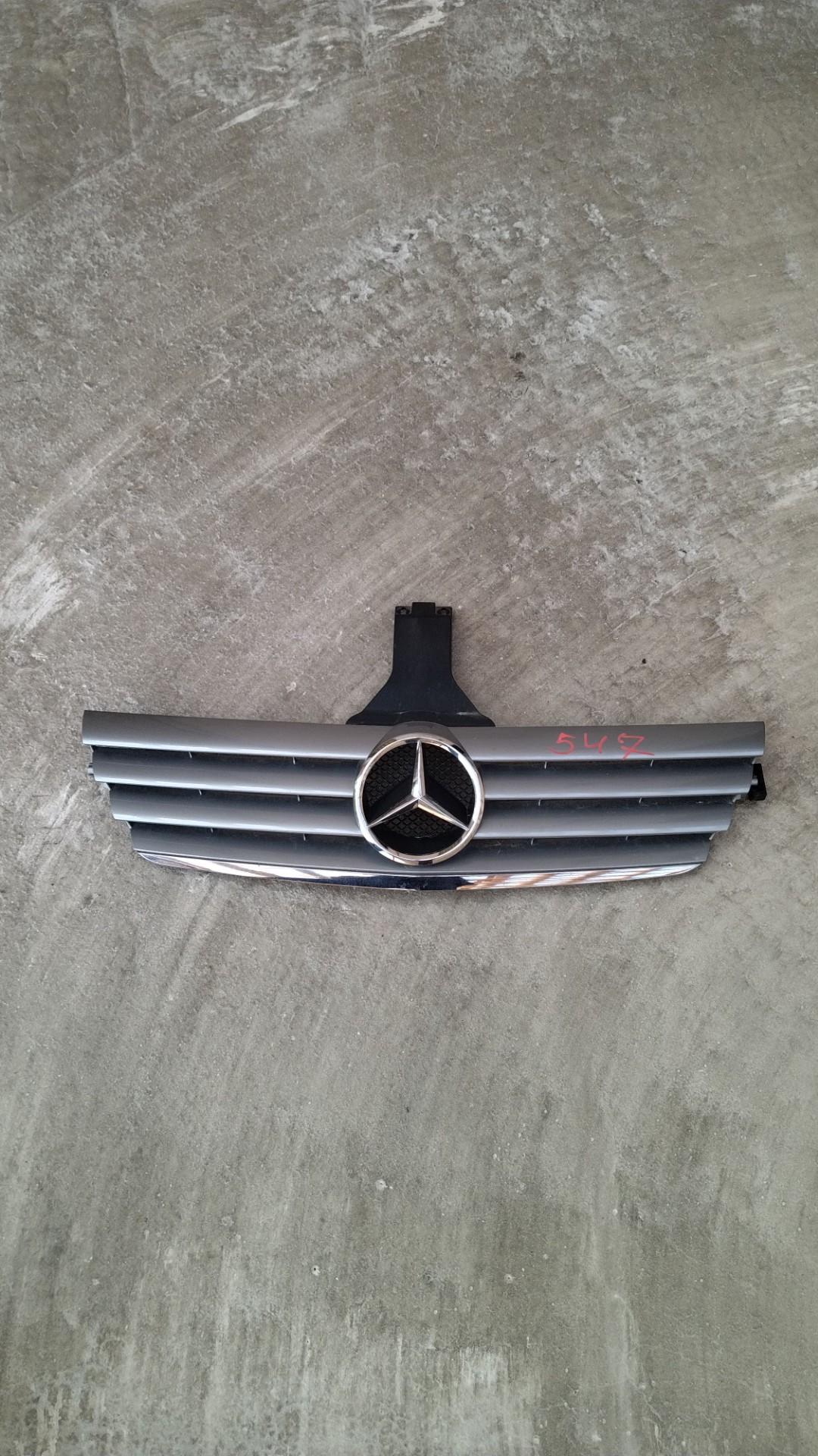 решетка радиатора Mercedes-Benz C-Класс W203/S203/CL203 2002, 2.2 л., дизель, АКПП, синий, хетчбэк 3 дв., правый руль - фото №1