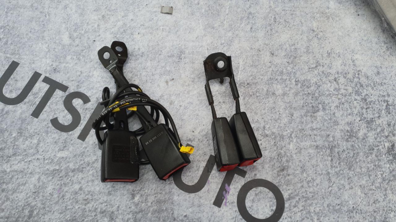 замок ремня безопасности Mercedes-Benz E-Класс W211/S211 W211 2004, 2.7 л., CDi, OM 647.961, дизель, АКПП, серебро, седан, задний привод, правый руль - фото №1