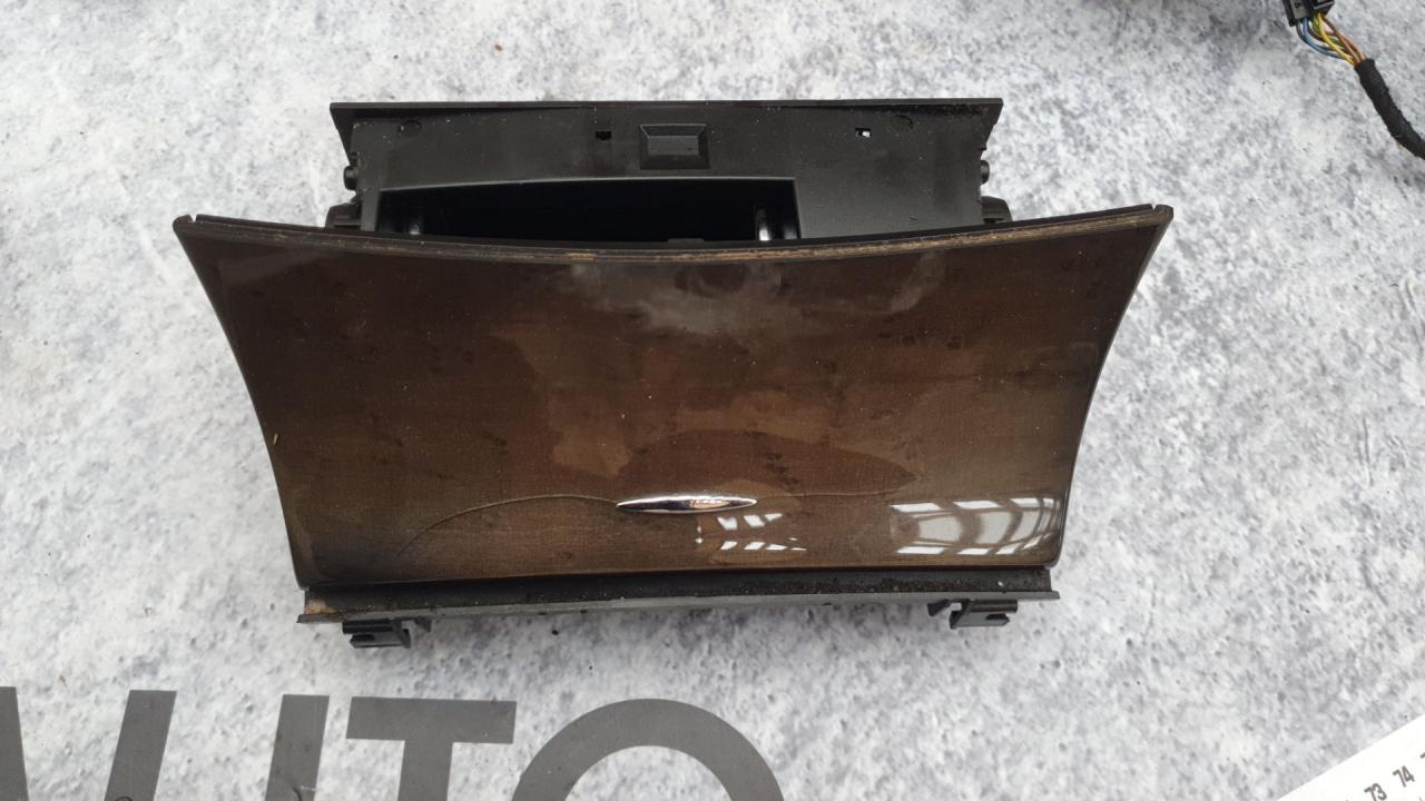 пепельница Mercedes-Benz E-Класс W211/S211 W211 2004, 2.7 л., CDi, OM 647.961, дизель, АКПП, серебро, седан, задний привод, правый руль - фото №1