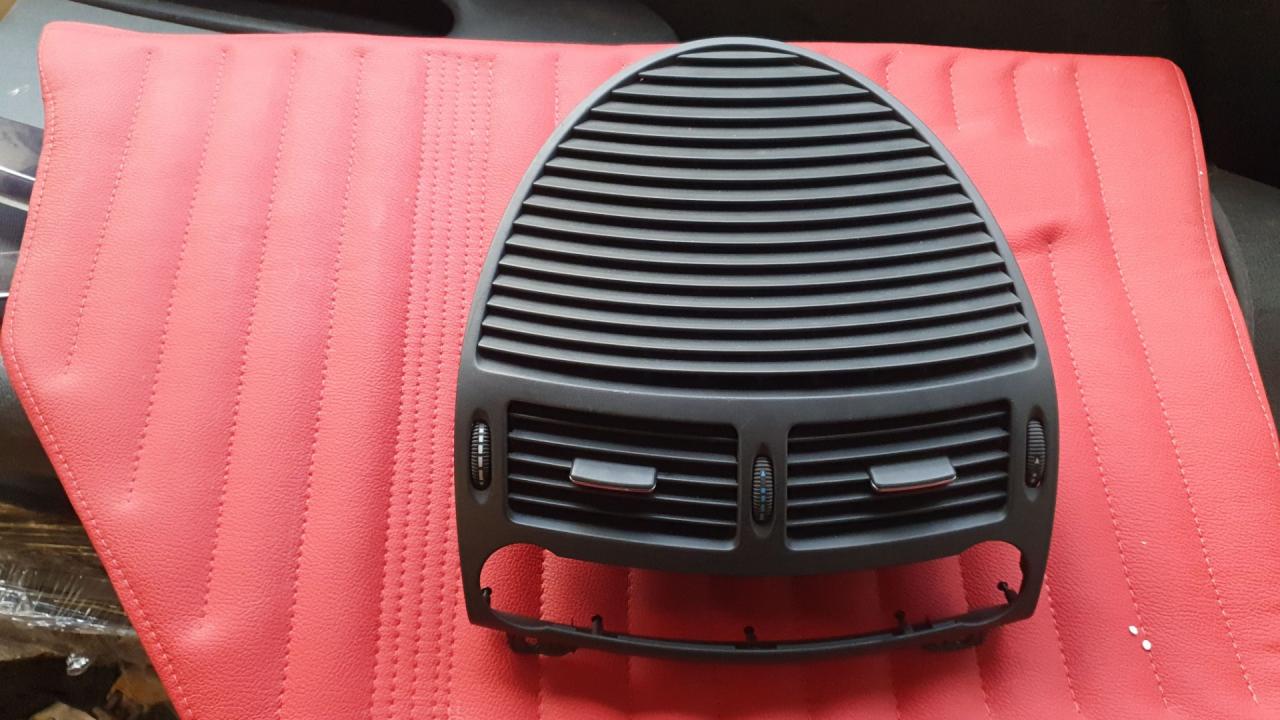 дефлектор обдува салона Mercedes-Benz E-Класс W211/S211 W211 2004, 2.7 л., CDi, OM 647.961, дизель, АКПП, серебро, седан, задний привод, правый руль - фото №1