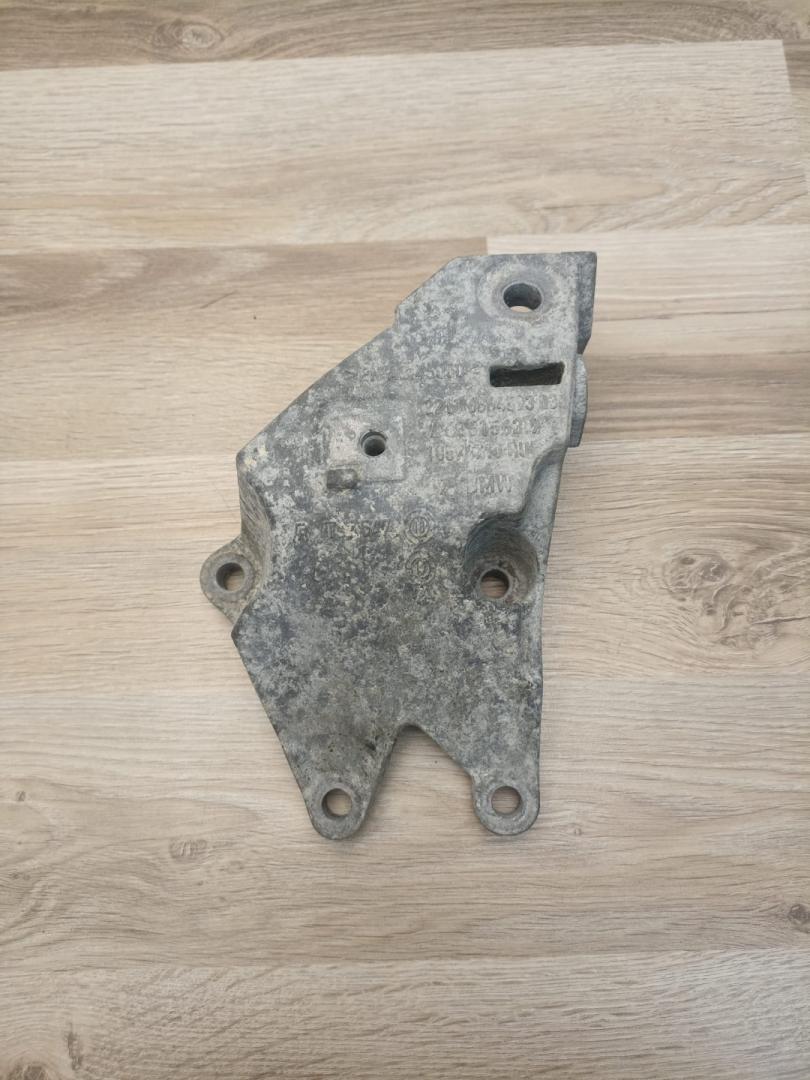 кронштейн двигателя BMW X3 G01 2018, 2.0 л., B46 B20 B, бензин, АКПП, a300, внедорожник 5 дв., задний привод, 22116861563, 6861563 - фото №1