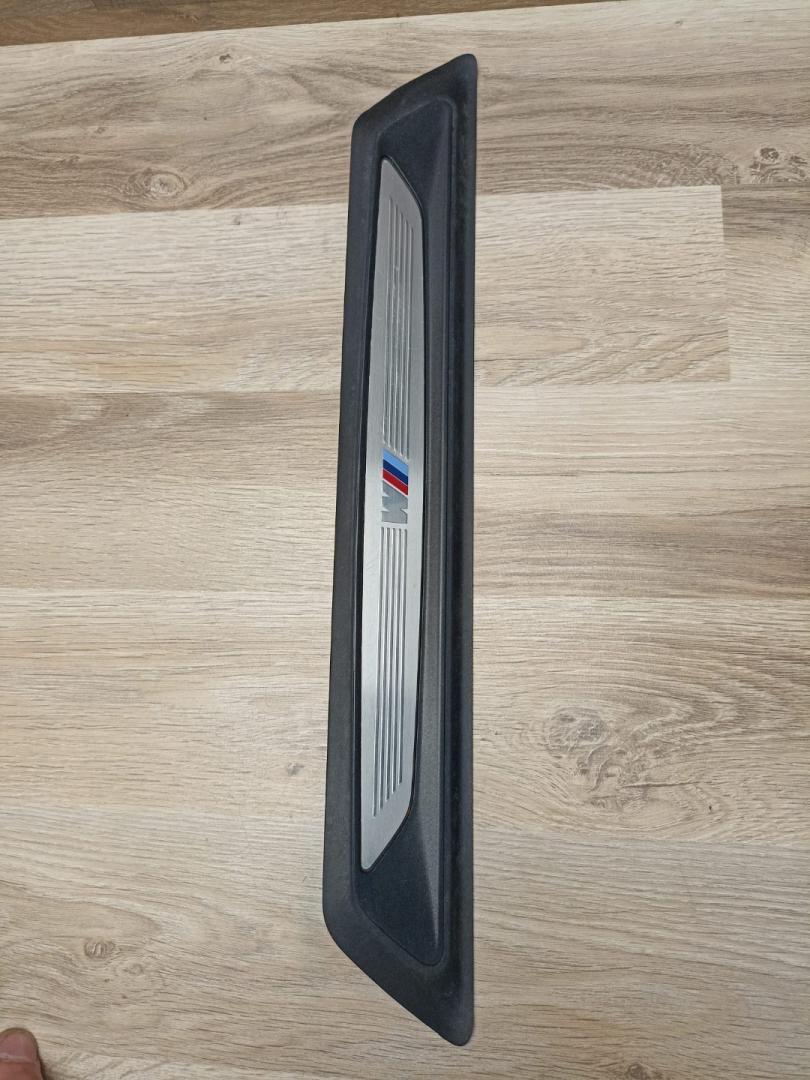 накладка на порог внутренняя BMW 4 серия F32/F33 F36 2016, 2.0 л., B48 B20 A, бензин, АКПП, mineral gray, лифтбэк, правый руль, 51478051037, 8051037 - фото №1