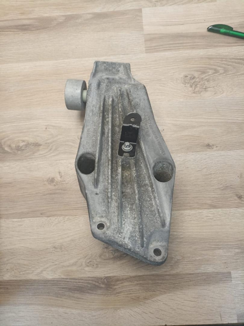 кронштейн двигателя BMW X3 G01 2018, 3.0 л., B58 B30 A, бензин, АКПП, a300, внедорожник 5 дв., полный привод, 22116861559, 6861559 - фото №1