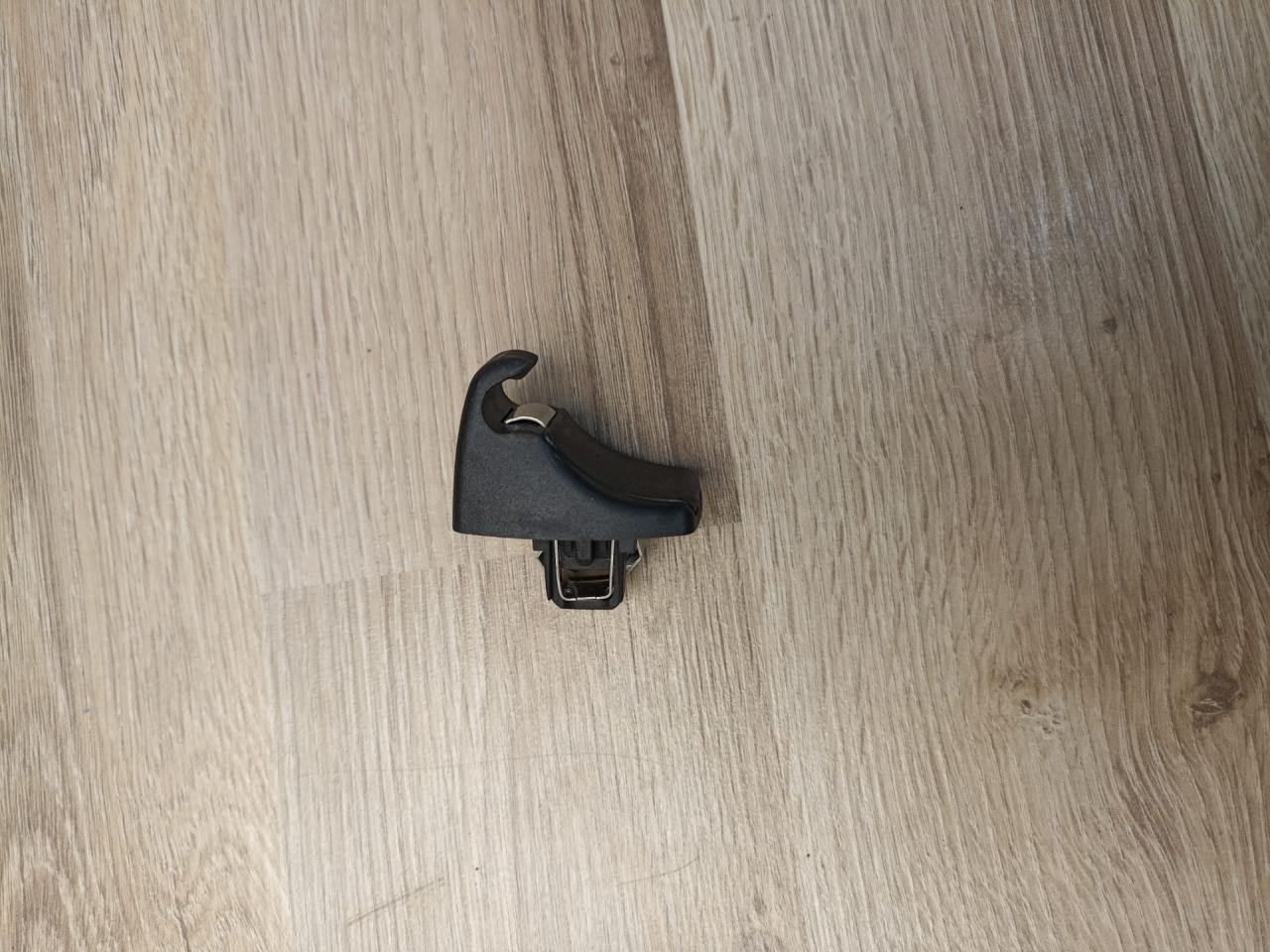 Крепление (крючок) солнцезащитного козырька BMW X3 G01 2018, 3.0 л., B58 B30 A, бензин, АКПП, внедорожник 5 дв., полный привод, 7277251, 51167325430, 7325430 - фото №1