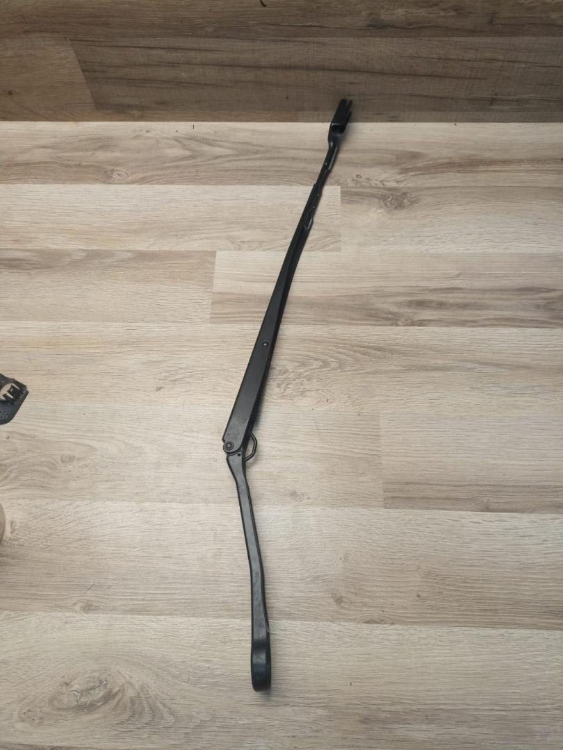 щеткодержатель (поводок стеклоочистителя, дворник) BMW X3 G01 2018, 3.0 л., B58 B30 A, бензин, АКПП, a300, внедорожник 5 дв., полный привод, 7399010, 51138492677, 8492677 - фото №1