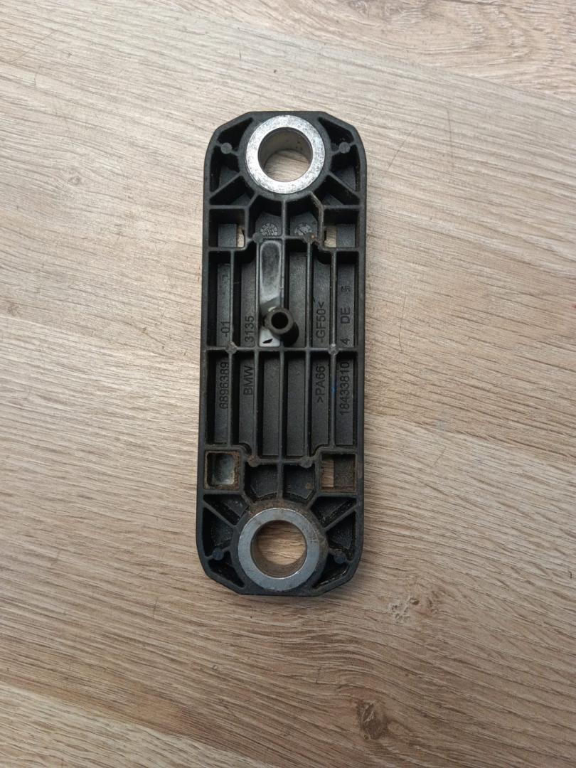 крепление стабилизатора / втулки стабилизатора BMW X5 G05 2021, 3.0 л., B58B30C, бензин, АКПП, sophisto-grau brillant metallic, внедорожник 5 дв., полный привод, 31356896389, 6896389 - фото №1