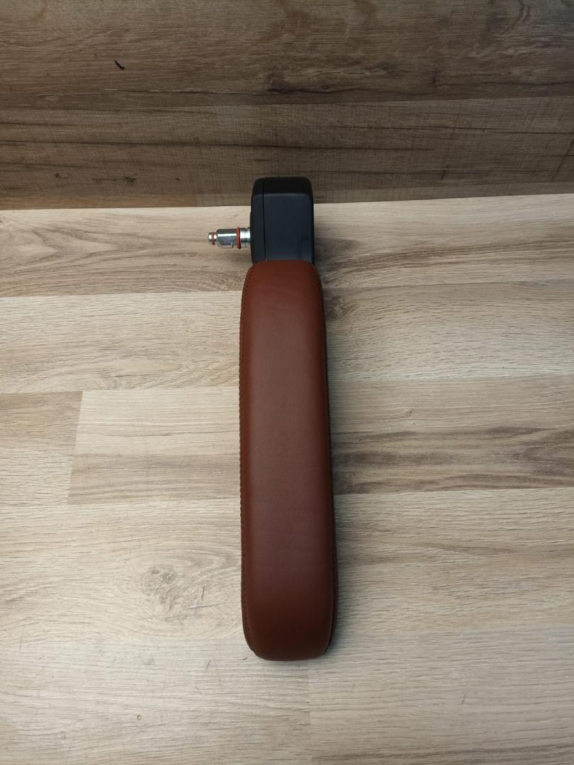 подлокотник сиденья заднего правого BMW X7 G07 2021, 3.0 л., B58B30C, бензин, АКПП, a96 mineral-weiss metallic, внедорожник 5 дв., 52208495214, 8495214 - фото №1