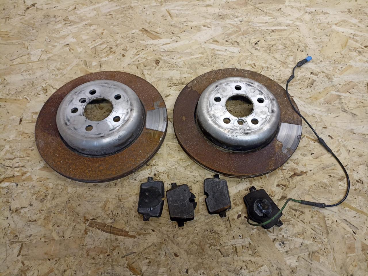 диск тормозной BMW 3 серия G20 2022, 2.0 л., B46 B20 B, бензин, АКПП, mineral-weiss metallic, седан, задний привод, 34206883980, 6883980, 34206883979, 6883979 - фото №1