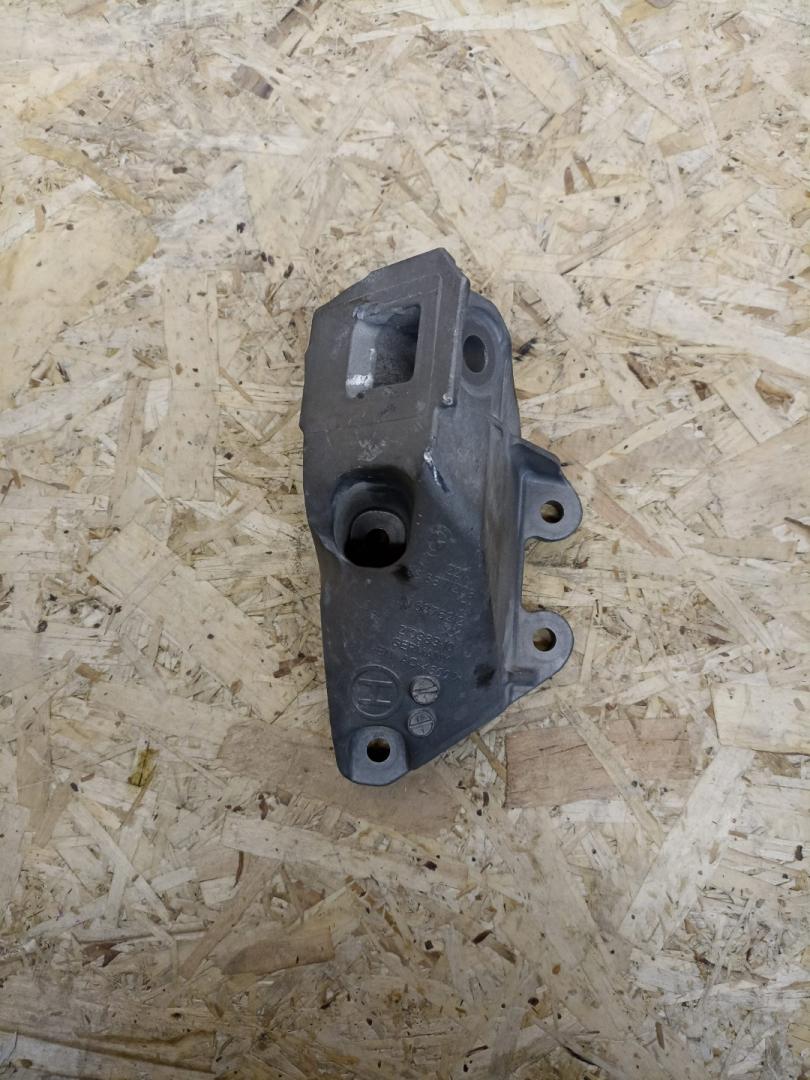 кронштейн двигателя BMW 5 серия G30/G31 2019, 4.4 л., N63 B44 C, бензин, АКПП, rhodonite silver metallic, седан, полный привод, 22116871208, 6871208 - фото №1