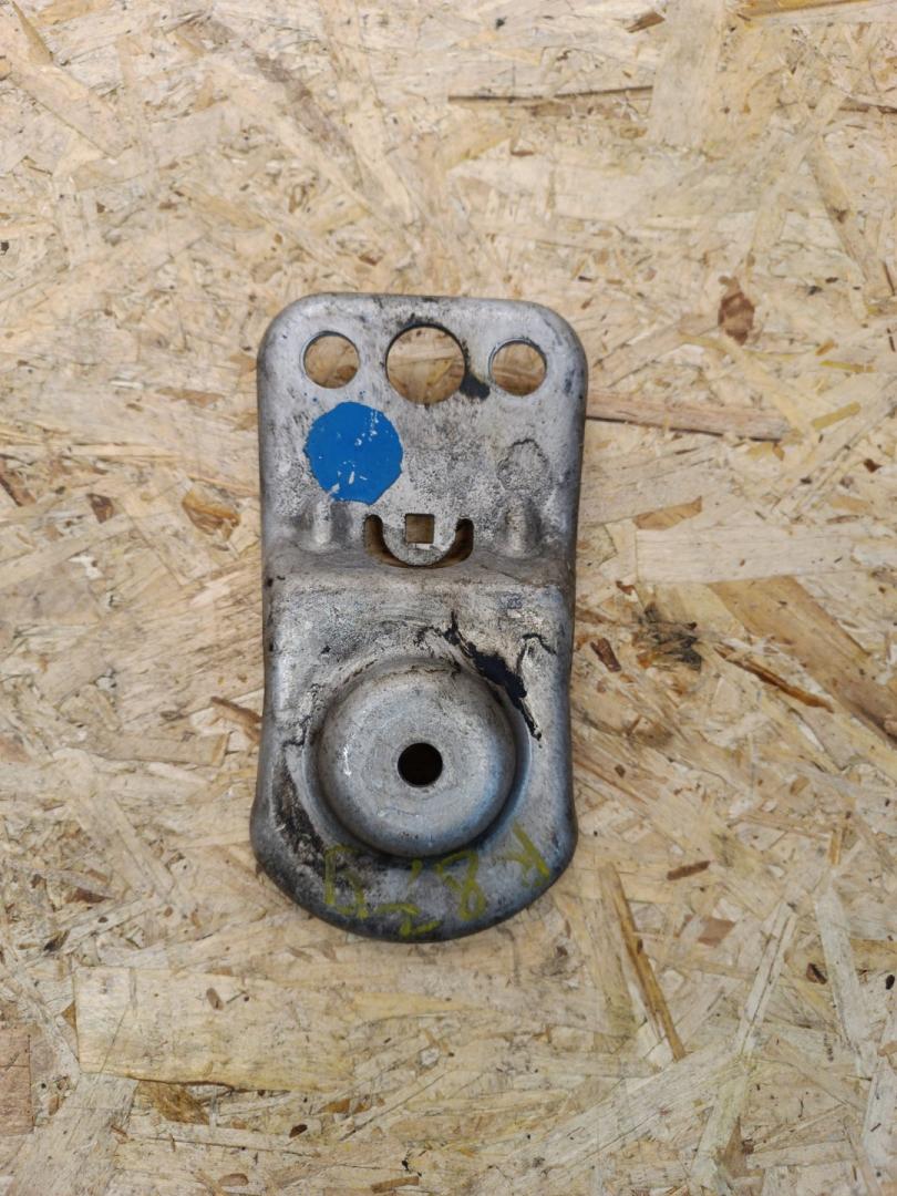 кронштейн (крепление) BMW 4 Gran Coupe G26 2023, 2.0 л., B46 B20 B, бензин, АКПП, 475, лифтбэк, задний привод, 33306876805, 6876805 - фото №1