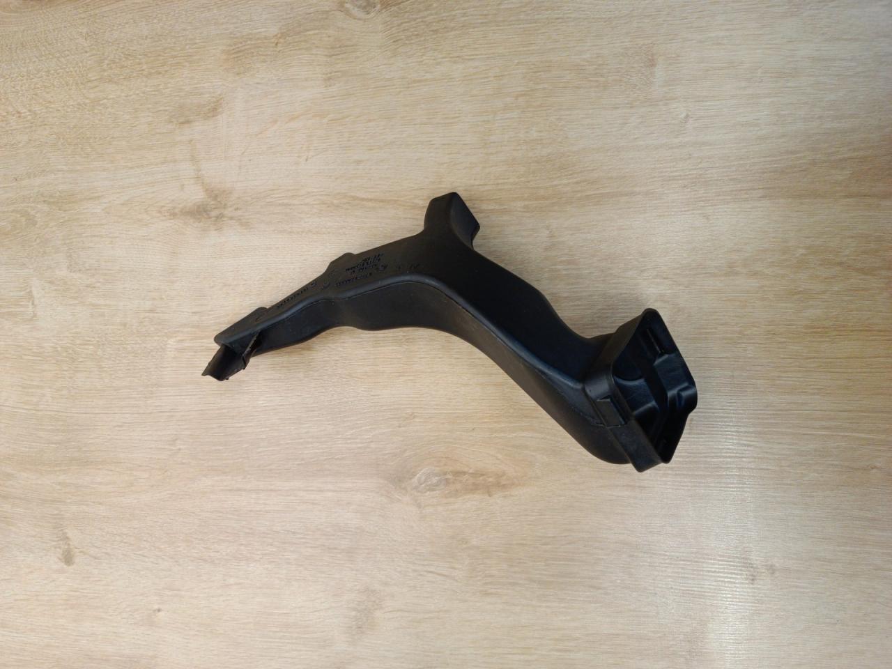 воздуховод BMW 4 Gran Coupe G26 2023, 2.0 л., B46 B20 B, бензин, АКПП, 475, лифтбэк, задний привод, 6805553, 64226805553 - фото №1