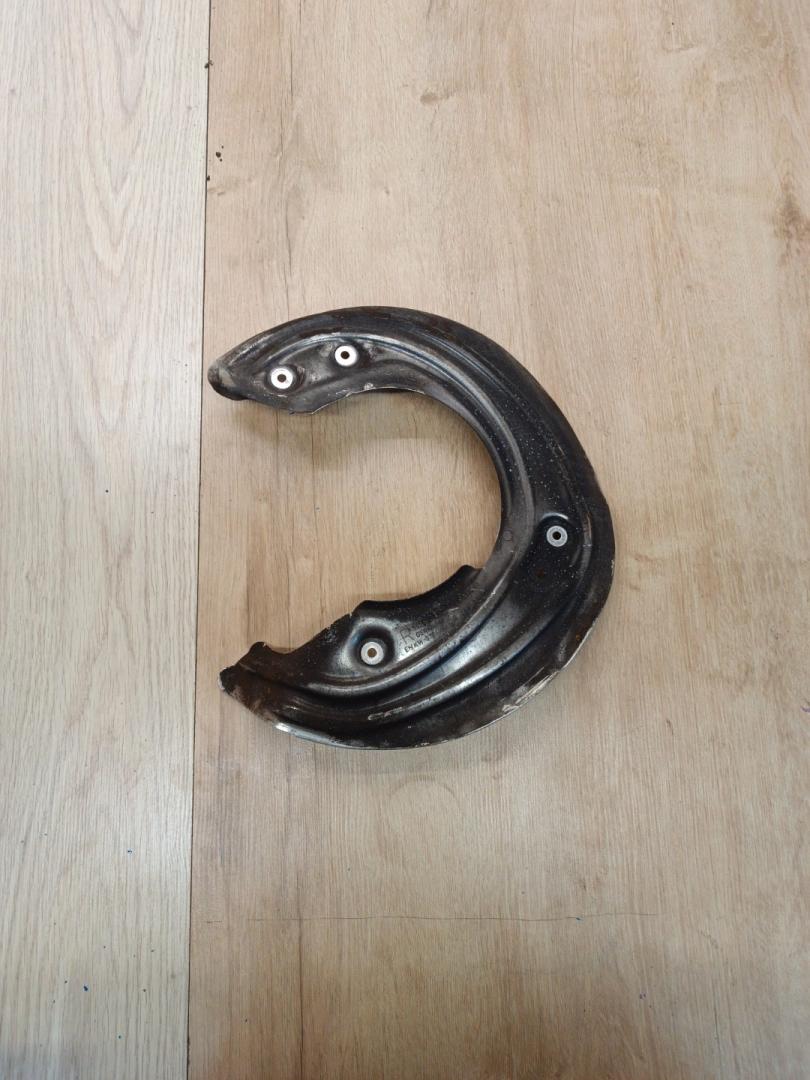 защитный кожух тормозного механизма BMW 4 Gran Coupe G26 2023, 2.0 л., B46 B20 B, бензин, АКПП, 475, лифтбэк, задний привод, 34106871336, 6871336 - фото №1