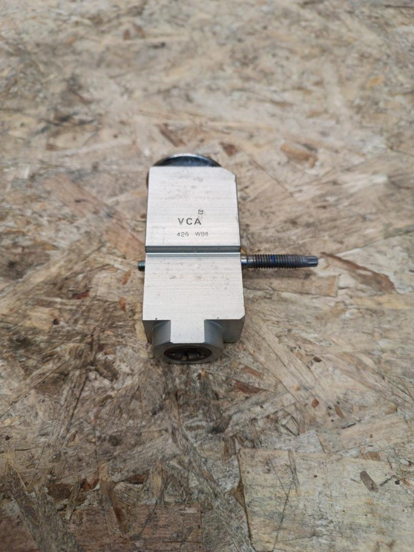 расширительный клапан кондиционера BMW X7 G07 2021, 3.0 л., B58B30C, бензин, АКПП, 475(black-sapphire metallic), внедорожник 5 дв., полный привод, 9496915, 64119496915 - фото №1