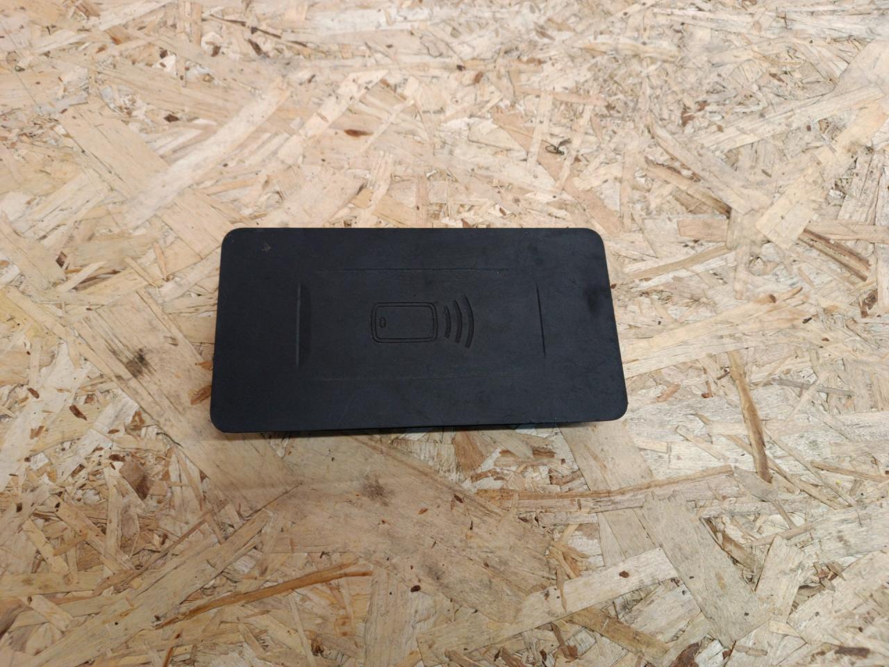 Беспроводное зарядное устройство BMW X5 G05 2021, 3.0 л., B58B30C, бензин, АКПП, sophisto-grau brillant metallic, внедорожник 5 дв., полный привод, 5A0D8A8, 61355A0D8A8 - фото №1