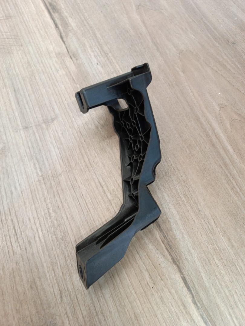 кронштейн (крепление) BMW X7 G07 2019, 4.4 л., N63B44D, бензин, АКПП, 416, внедорожник 5 дв., полный привод, 51477941113, 7941113 - фото №1