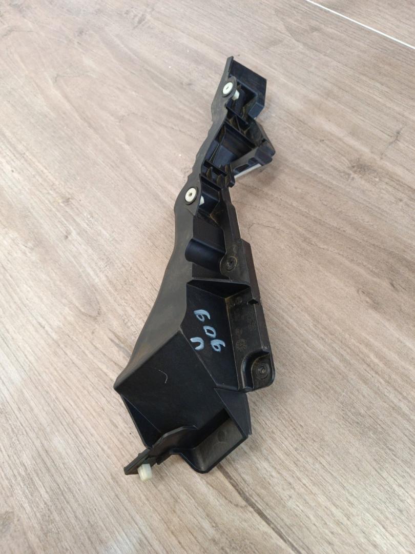 планка под капот BMW X7 G07 2019, 4.4 л., N63B44D, бензин, АКПП, 416, внедорожник 5 дв., полный привод, 9866391, 61139866391 - фото №1