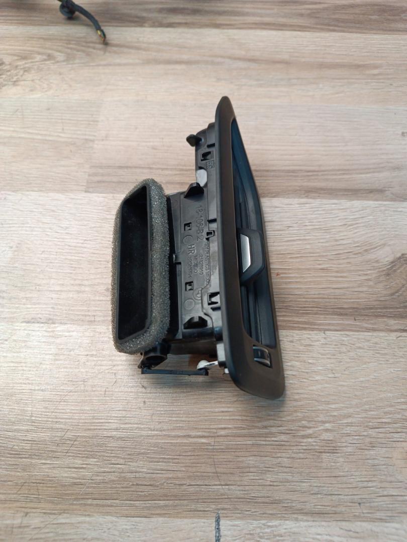 дефлектор обдува салона BMW X7 G07 2019, 4.4 л., N63B44D, бензин, АКПП, 416, внедорожник 5 дв., полный привод, 64227947728, 7947728 - фото №1