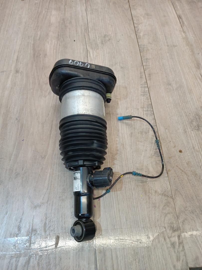 пневмостойка задняя BMW X7 G07 2019, 4.4 л., N63B44D, бензин, АКПП, 416, внедорожник 5 дв., полный привод, 37106869040, 6869040 - фото №1