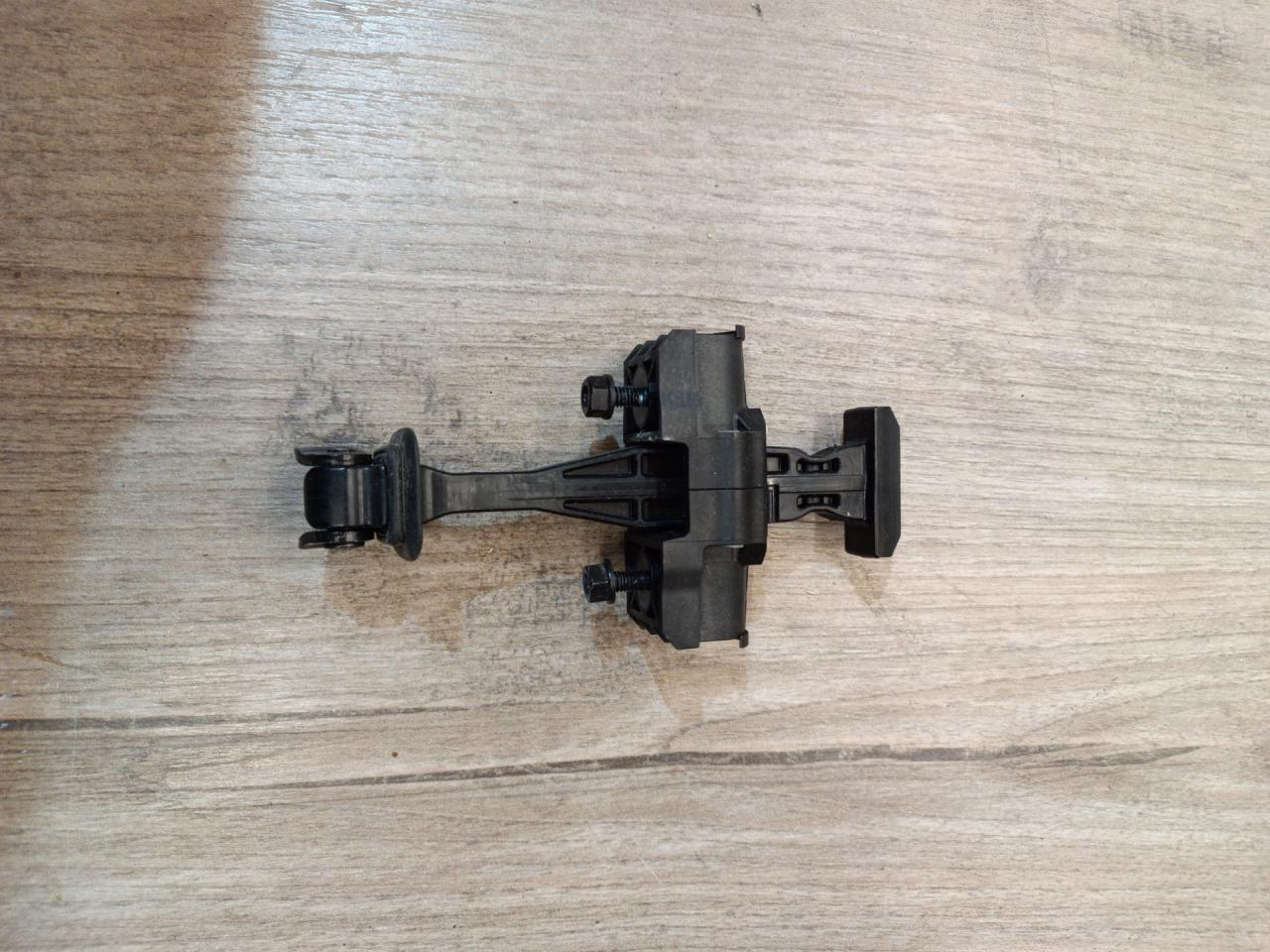 ограничитель открывания двери задней BMW 2 серия F44 2023, 2.0 л., B48 A20 A, бензин, АКПП, 475, седан, передний привод, правый руль, 7448039, 51227448039 - фото №1