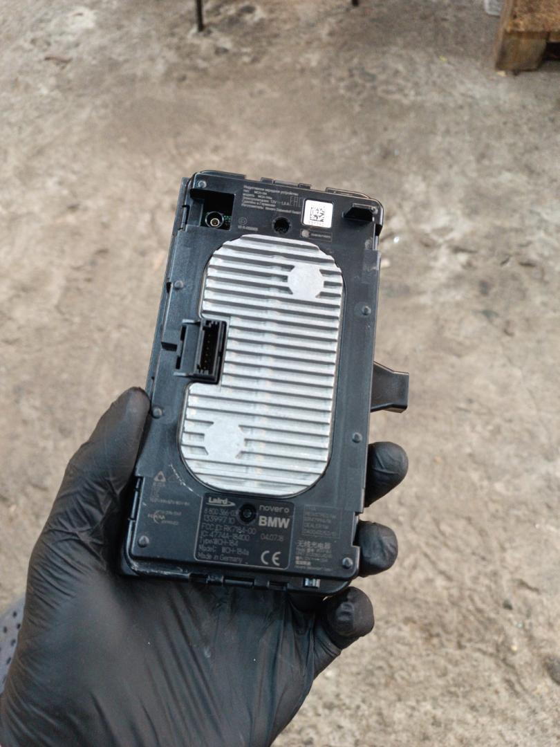 Беспроводное зарядное устройство BMW 5 серия G30/G31 2019, 4.4 л., N63 B44 C, бензин, АКПП, rhodonite silver metallic, седан, полный привод, 8800366 - фото №1