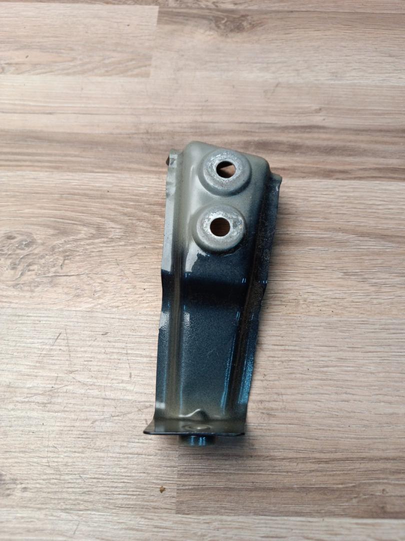 крепление ( кронштейн ) крыла BMW X5 G05 2022, 3.0 л., B58B30C, бензин, АКПП, c27(arktis-grau brillanteffekt), внедорожник 5 дв., полный привод, правый руль, 41007492367, 7492367, 7418217 - фото №1