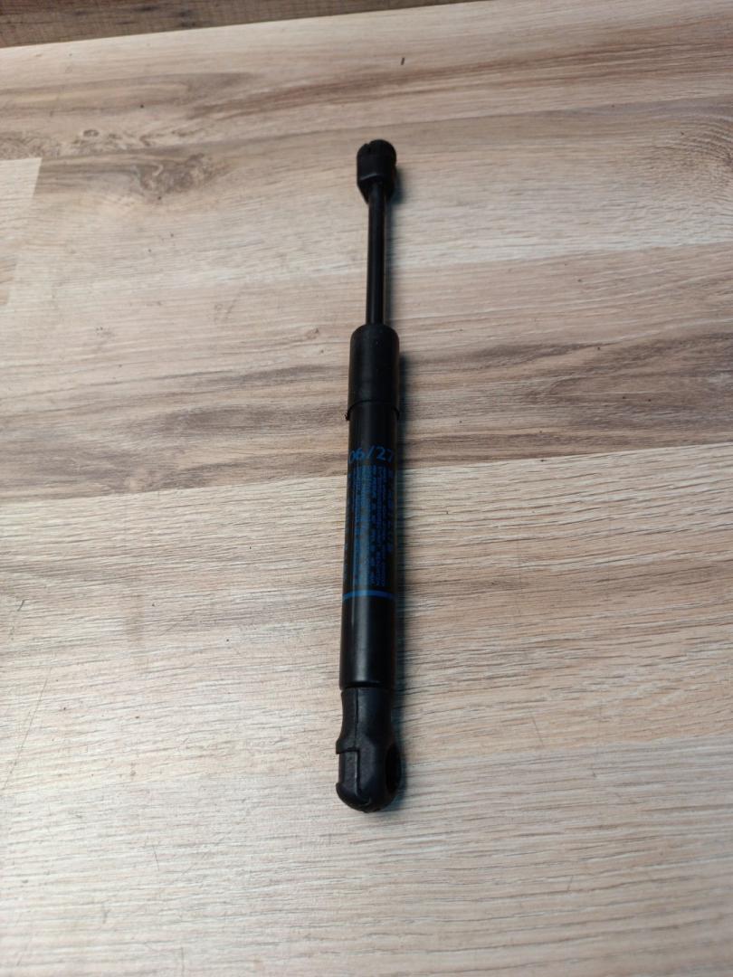 амортизатор капота BMW X5 G05 2022, 3.0 л., B58B30C, бензин, АКПП, c27(arktis-grau brillanteffekt), внедорожник 5 дв., полный привод, правый руль, 51237418188, 7418188 - фото №1