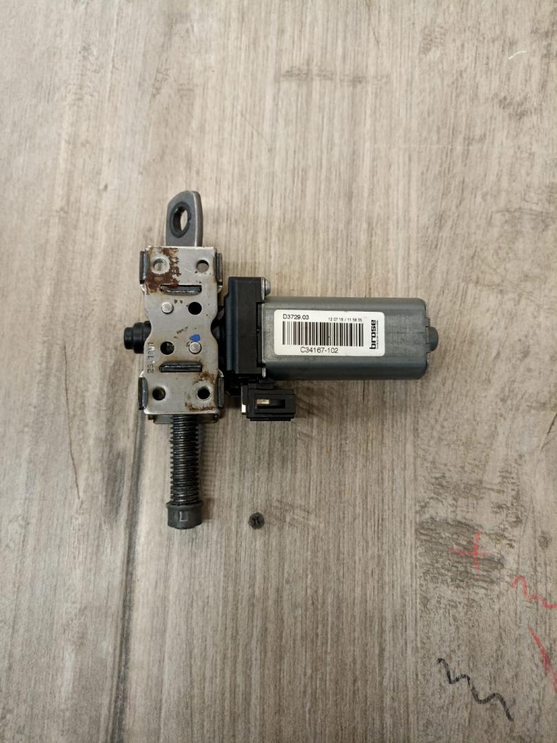 моторчик регулировки сиденья BMW X7 G07 2019, 4.4 л., N63B44D, бензин, АКПП, 416, внедорожник 5 дв., полный привод, C34167, 52207497462, 7497462 - фото №1