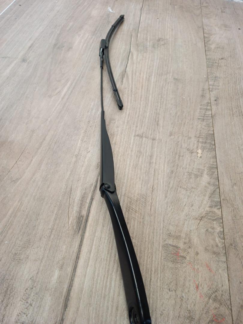 щеткодержатель (поводок стеклоочистителя, дворник) BMW X5 G05 2022, 3.0 л., B58B30C, бензин, АКПП, c27, внедорожник 5 дв., полный привод, 7434854, 61619479245, 9479245 - фото №1