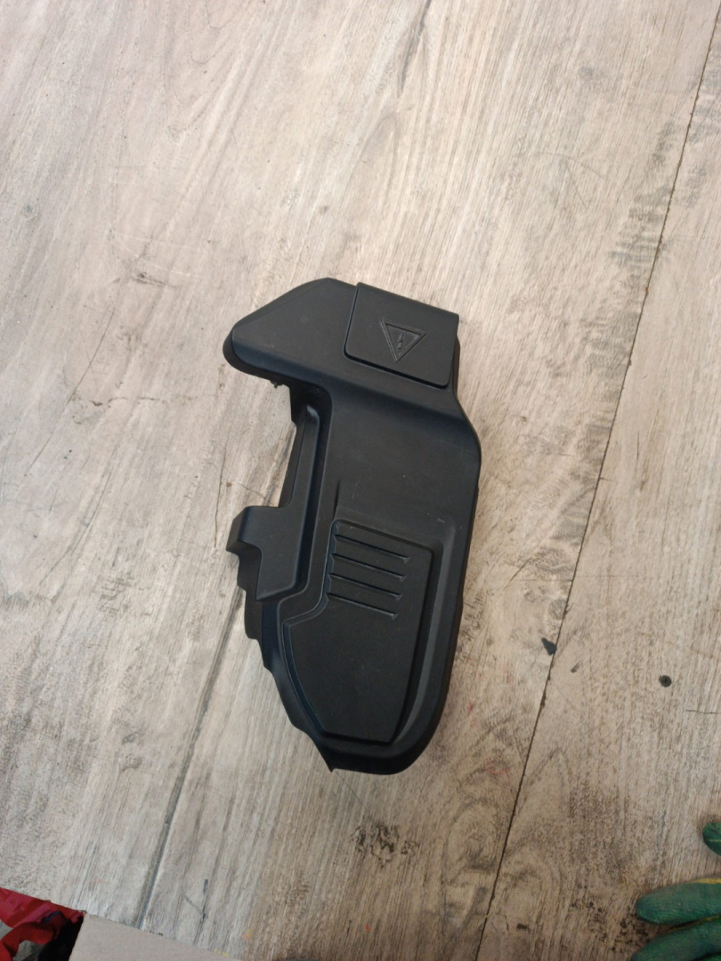 планка под капот BMW X3 G01 2020, 3.0 л., B58B30B, бензин, c1m, внедорожник 5 дв., полный привод, 12908632554, 8632554 - фото №1