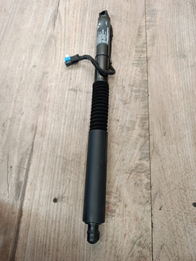 амортизатор крышки багажника (3-5 двери) BMW X3 G01 2020, 3.0 л., B58B30B, бензин, c1m, внедорожник 5 дв., полный привод, 7397322, 51247397322 - фото №1