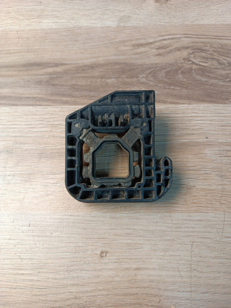 кронштейн радиатора BMW X3 G01 2020, 3.0 л., B58B30B, бензин, c1m, внедорожник 5 дв., полный привод, 17118642754, 8642754 - фото №1