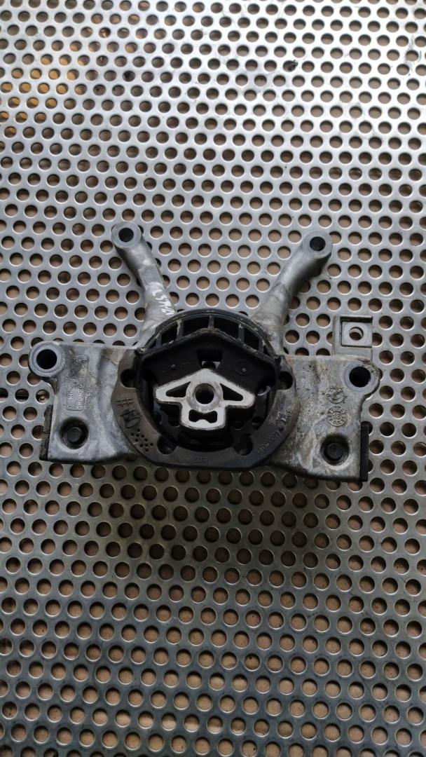 подушка крепления КПП BMW 5 серия G30/G31 2018, 2.0 л., гибрид, black sapphire metallic (475), седан, задний привод, правый руль, 6862578, 22326862578 - фото №1