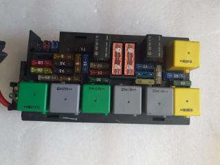 блок предохранителей Mercedes-Benz M-Класс W164 2006, 3.2 л., дизель, АКПП, серебряно голубой, полный привод, правый руль, A1645400672