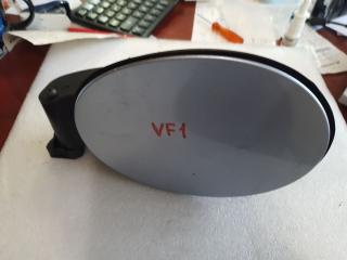 лючок топливного бака Mercedes-Benz M-Класс W164 2006, 3.2 л., дизель, АКПП, серебряно голубой, полный привод, правый руль, A1646300767